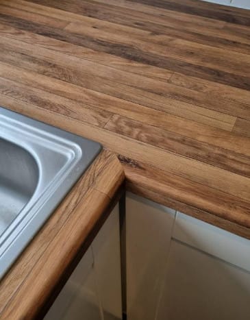 Arbeitsplatte in Holzoptikfoliert