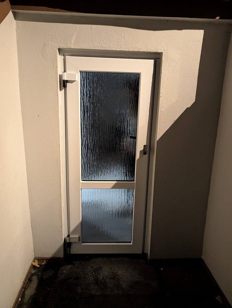 Terassentür foliert von Schwarz zu Weiß